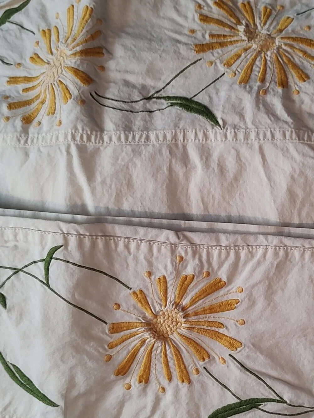 Preloved great condition 100% cotton embroidered daisy pillowcases (2)